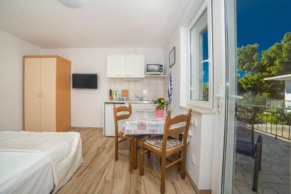 Apartmani Stipan Brela Eksteriør billede